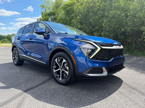Used 2023 Kia Sportage EX FWD image 3