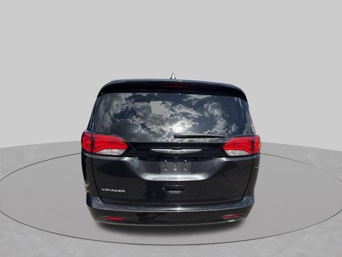 Used 2023 Chrysler Voyager LX FWD image 7