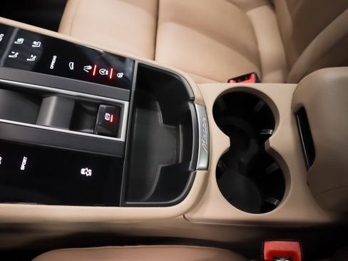 Used 2023 Porsche Macan image 17