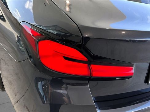 Used 2021 BMW 530i w/ M Sport Package RWD image 27