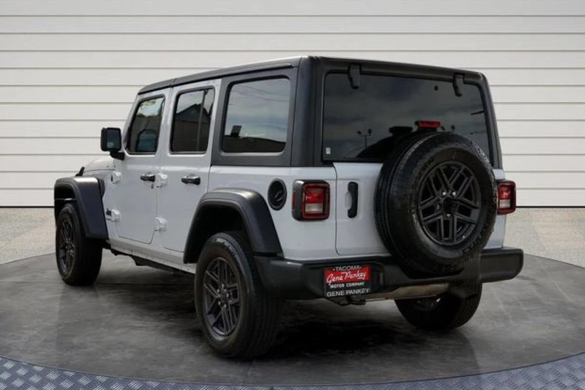 Used 2025 Jeep Wrangler Unlimited Sport AWD/4WD image 5
