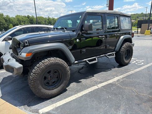 Used 2018 Jeep Wrangler Unlimited Sport AWD/4WD image 2
