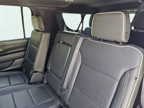 Used 2024 GMC Yukon XL SLT image 32