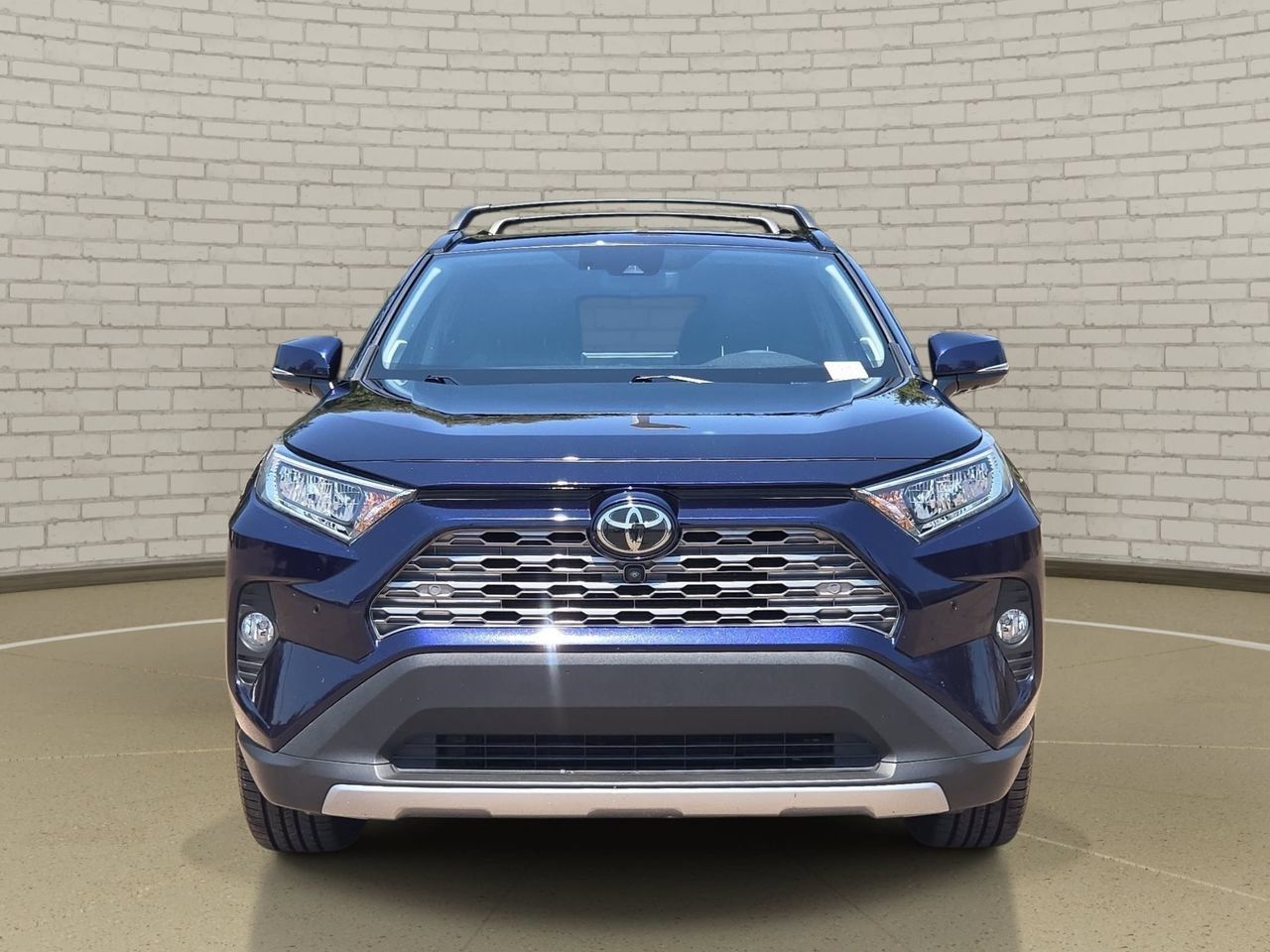 Used 2020 Toyota RAV4 Limited FWD image 2
