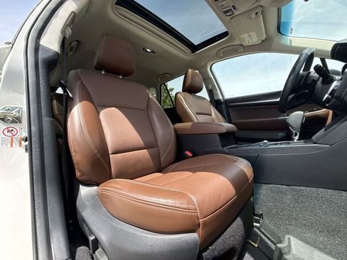 Used 2019 Subaru Outback 3.6R Touring AWD/4WD image 25