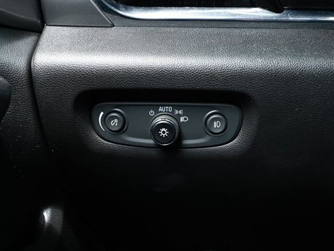 Used 2018 Chevrolet Traverse LT FWD image 15