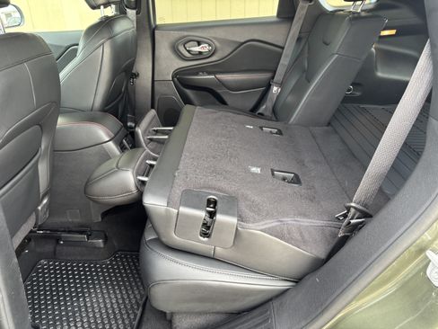 Used 2021 Jeep Cherokee Trailhawk w/ Technology Group AWD/4WD image 25