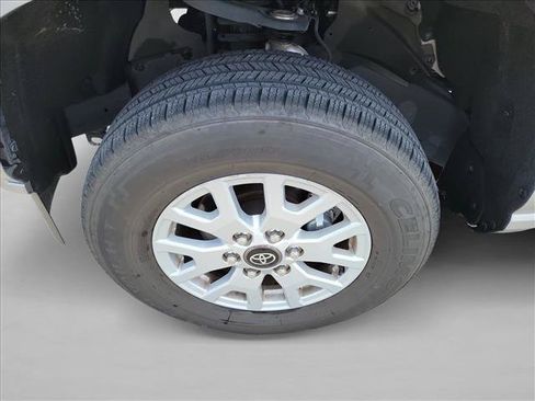 Used 2025 Toyota Tacoma SR5 AWD/4WD image 9