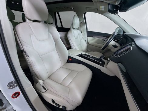 Used 2018 Volvo XC90 T6 Momentum w/ Convenience Package image 28