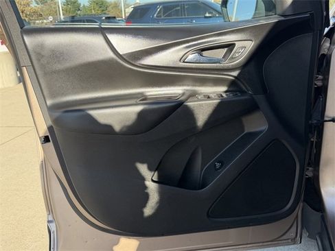 Used 2019 Chevrolet Equinox LT w/ Driver Convenience Package image 16