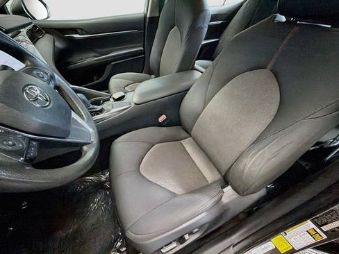 Used 2020 Toyota Camry LE FWD image 11