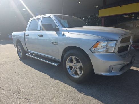 Used 2016 RAM 1500 Express RWD image 4