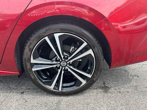 Used 2022 Nissan Sentra SR w/ SR Premium Package FWD image 25