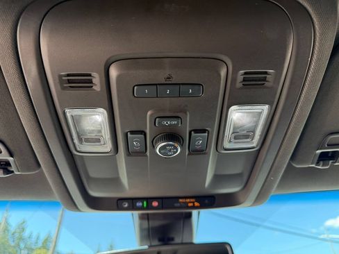 Used 2021 Chevrolet Tahoe Z71 w/ Luxury Package AWD/4WD image 18