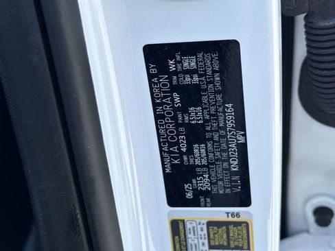 Used 2025 Kia Soul LX FWD image 29