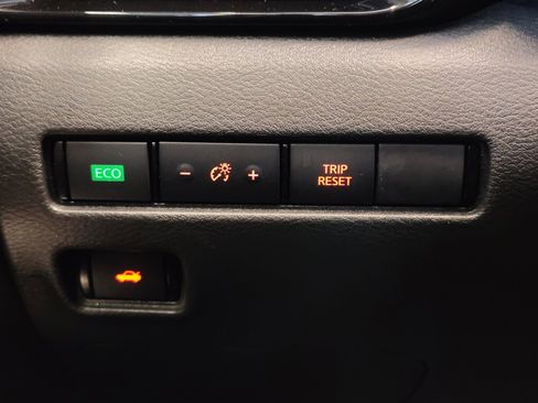 Used 2023 Nissan Sentra SR w/ SR Premium Package FWD image 29