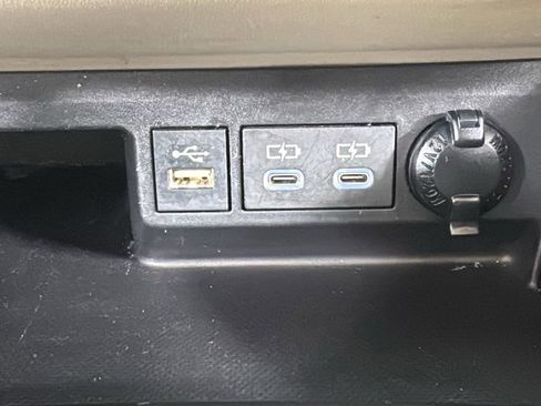 Used 2023 Toyota Highlander XLE AWD/4WD image 30