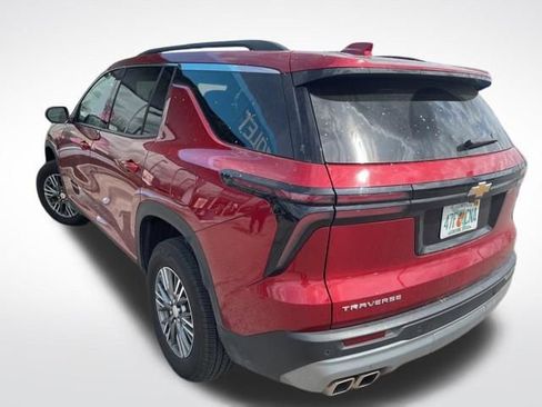Used 2025 Chevrolet Traverse LT image 5