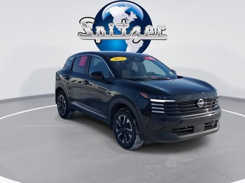 Used 2025 Nissan Kicks SV image 2