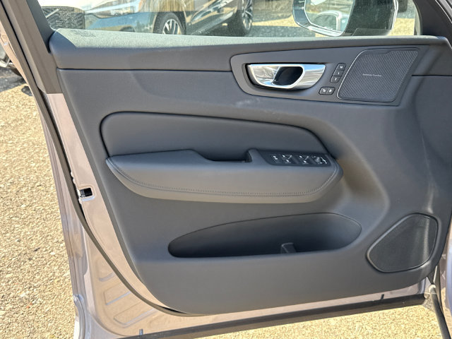 Used 2026 Volvo XC60 B5 Plus w/ Climate Package AWD/4WD image 9