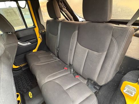 Used 2015 Jeep Wrangler Unlimited Rubicon w/ Connectivity Group image 19