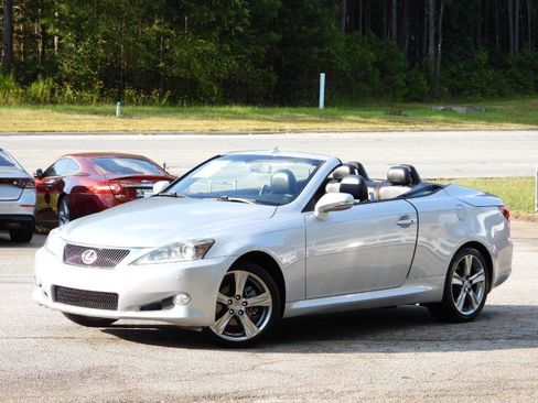 Used 2012 Lexus IS 250C image 2