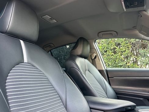 Used 2020 Toyota Camry SE image 16