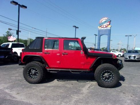 Used 2014 Jeep Wrangler Unlimited Sport w/ Connectivity Group AWD/4WD image 7