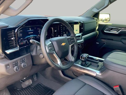 Used 2025 Chevrolet Silverado 1500 LTZ w/ Z71 Off-Road Package AWD/4WD image 18