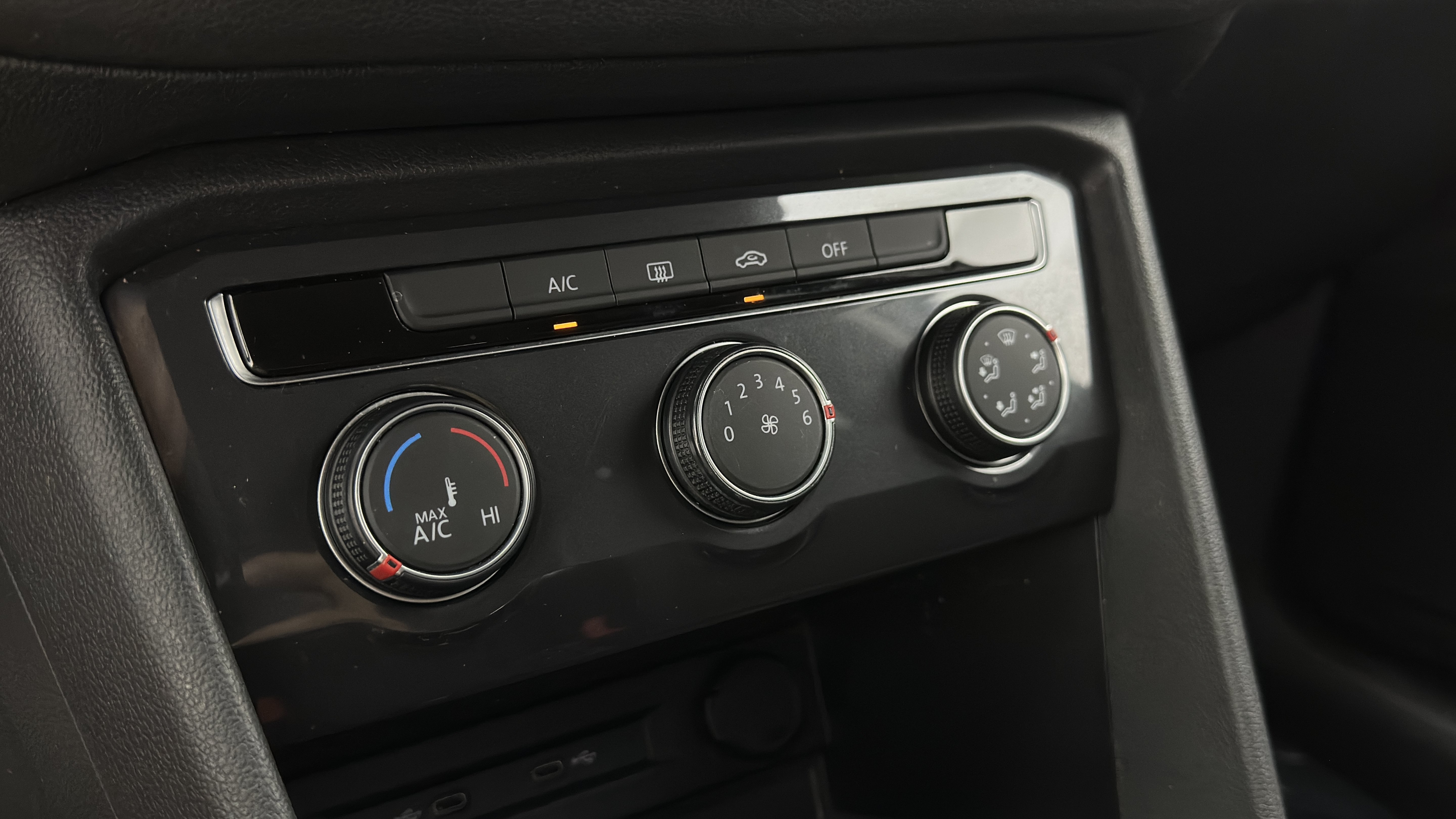 Used 2020 Volkswagen Tiguan S FWD image 16