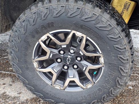 Used 2024 Chevrolet Colorado ZR2 image 9