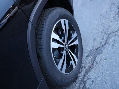 New 2025 Mercedes-Benz GLB 250 4MATIC image 39