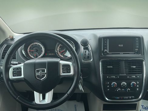 Used 2017 Dodge Grand Caravan SE w/ Power Window Group FWD image 14