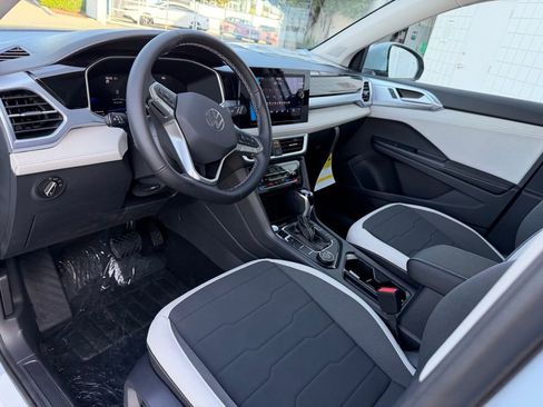 New 2026 Volkswagen Taos SE image 2
