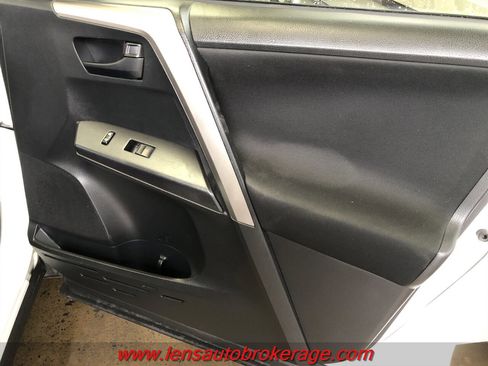 Used 2018 Toyota RAV4 LE image 17