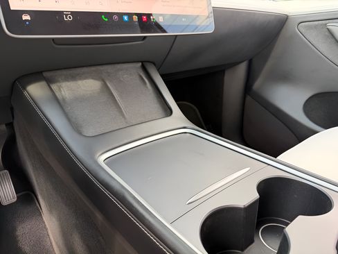 Used 2023 Tesla Model Y Long Range AWD/4WD image 54