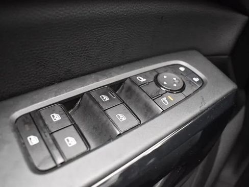 Used 2024 Nissan Pathfinder SV FWD image 21