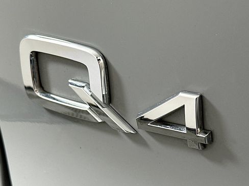 Used 2024 Audi Q4 e-tron Prestige AWD/4WD image 10