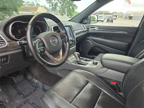 Used 2018 Jeep Grand Cherokee Overland AWD/4WD image 16
