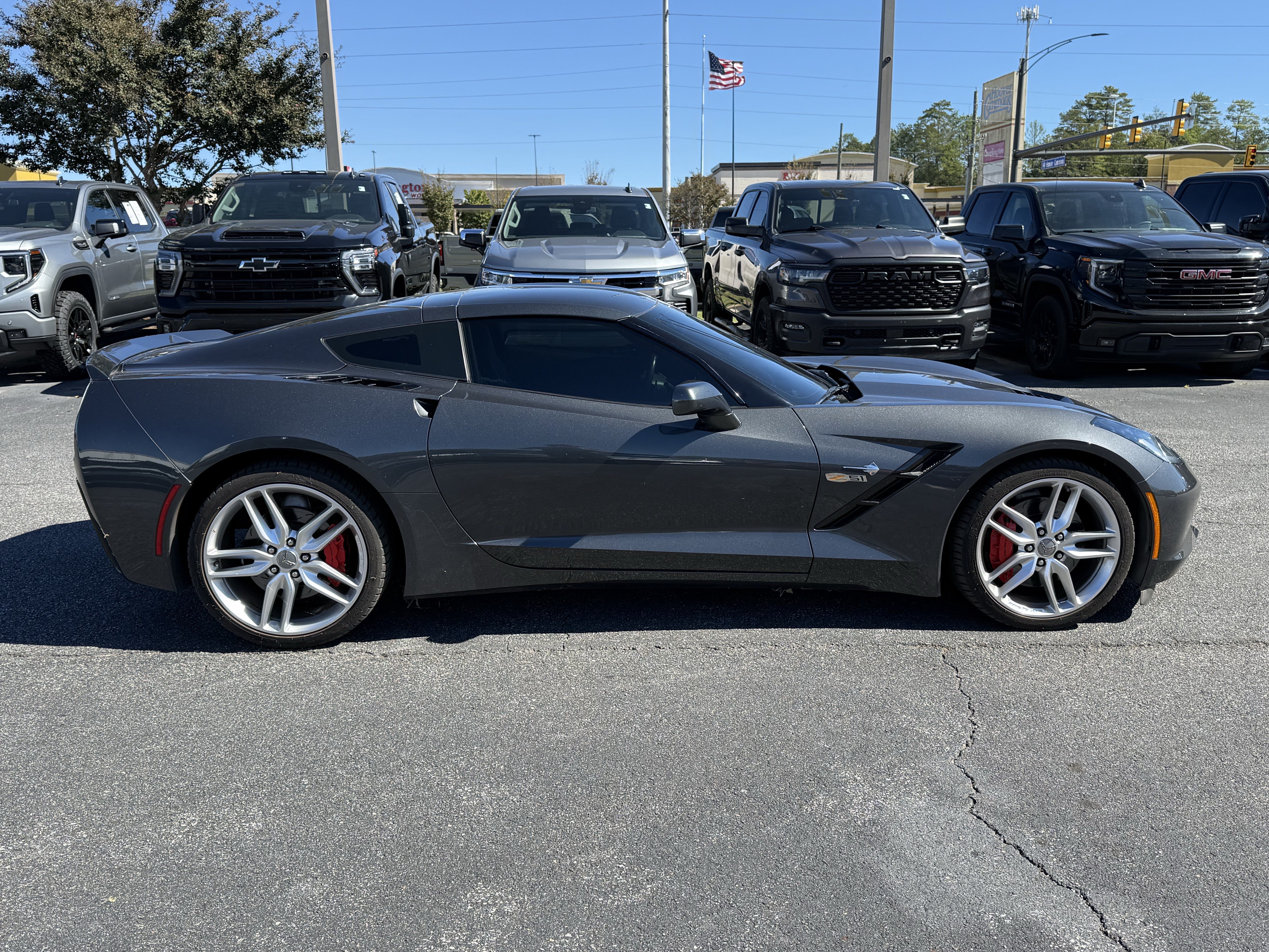 Used 2017 Chevrolet Corvette Stingray Coupe w/ Z51 1LT RWD image 12
