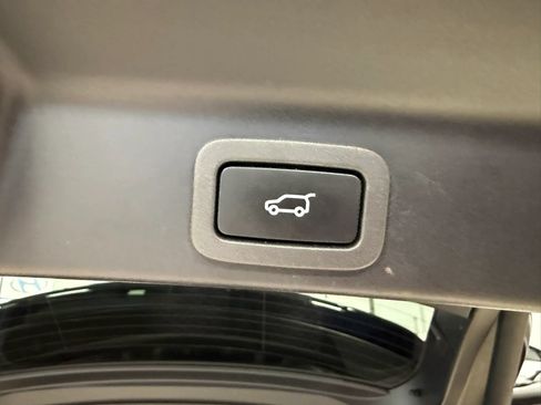 Used 2019 Jaguar F-PACE Prestige AWD/4WD image 34