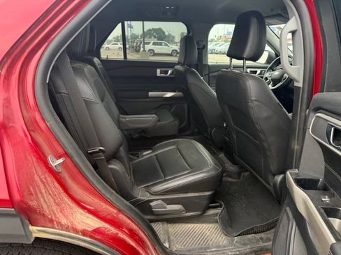 Used 2022 Ford Explorer XLT w/ Equipment Group 202A AWD/4WD image 13