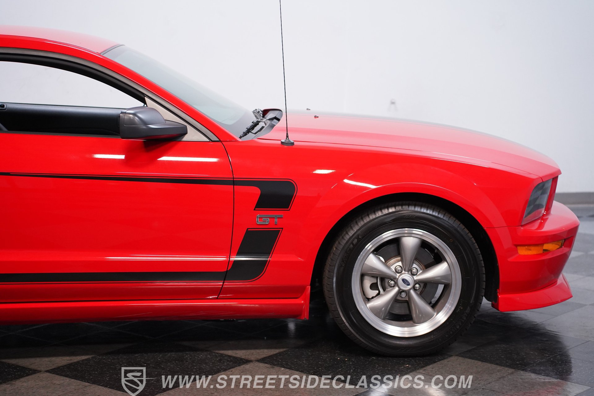 Used 2005 Ford Mustang GT RWD image 24