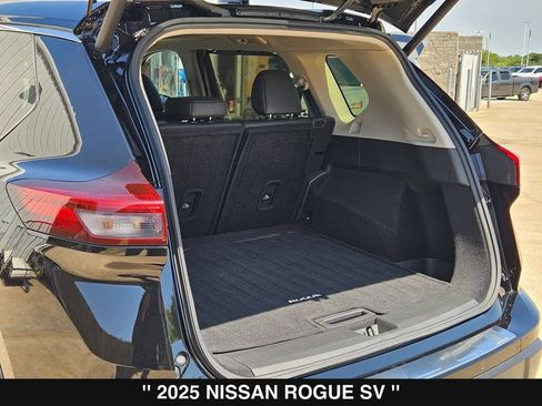 Used 2025 Nissan Rogue SV w/ SV Premium Package FWD image 37