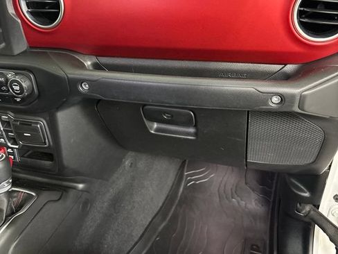 Used 2021 Jeep Gladiator Rubicon w/ Cold Weather Group AWD/4WD image 25