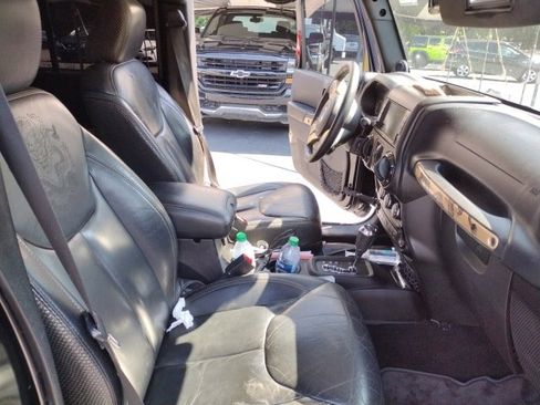 Used 2014 Jeep Wrangler Unlimited Sahara image 14