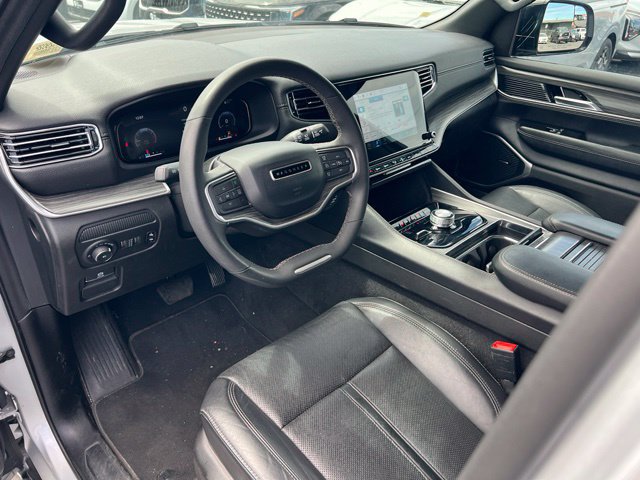 Used 2024 Jeep Wagoneer L Series II w/ Flexible Seating Group AWD/4WD image 15