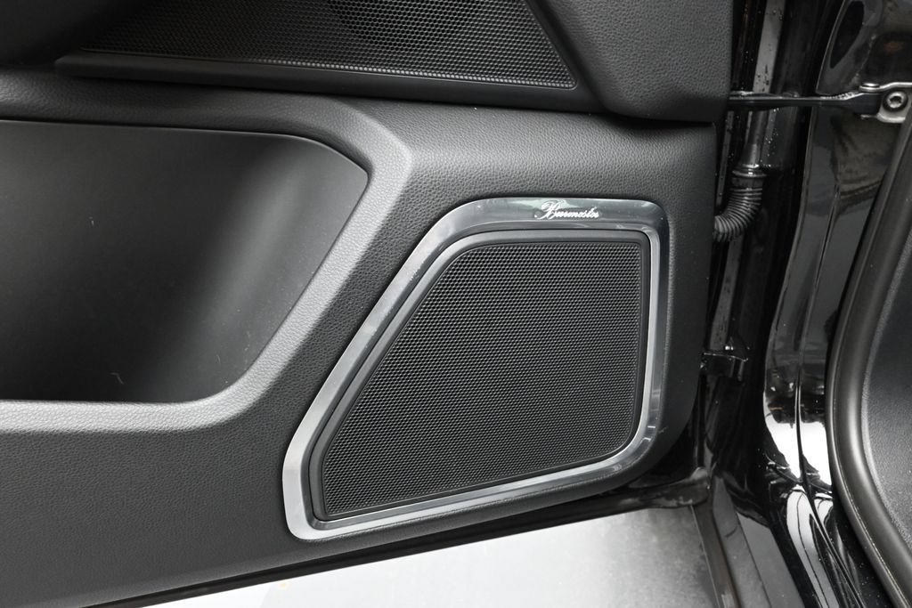 Certified 2023 Porsche Macan AWD/4WD image 13