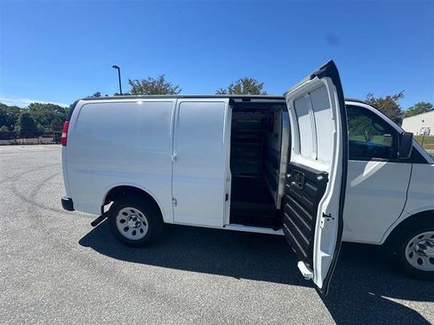 Used 2012 Chevrolet Express 1500 RWD image 17