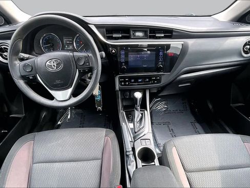 Used 2018 Toyota Corolla LE FWD image 16